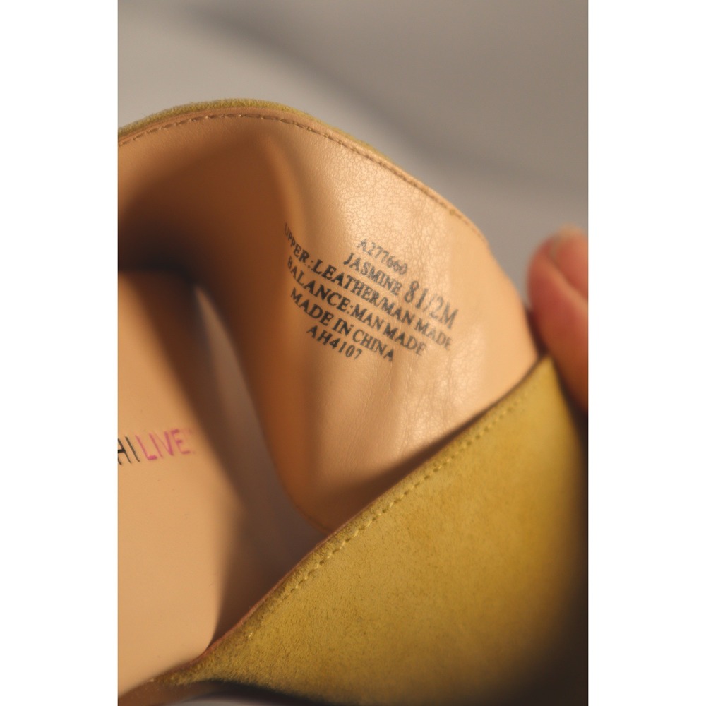 Isaac Mizrahi Live! Citron Yellow Suede Jasmine Gold Ring Detail Flat-Size 8.5 - Picture 9 of 9